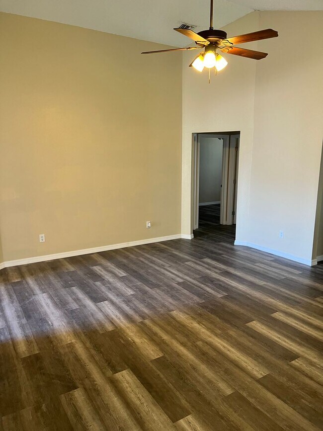 Building Photo - Charming Cottage Feel in Middleburg