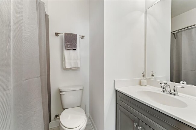 Building Photo - 7940 Willoughby Ct