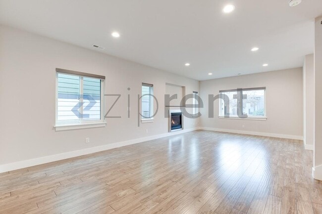 Building Photo - 12220 SE 251st Pl