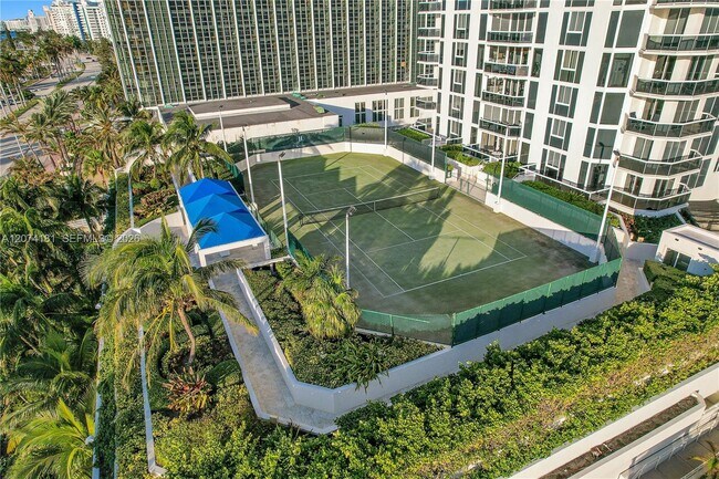 Building Photo - 4775 Collins Ave