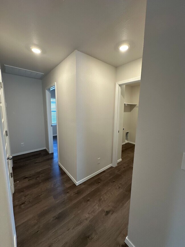 Building Photo - Newer 3-Bed, 2-Bath Home in Claremore — Modern Comfort & Style Designed for You