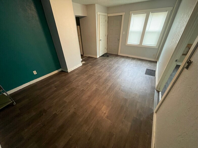 Primary Photo - 92 5th Ave NW