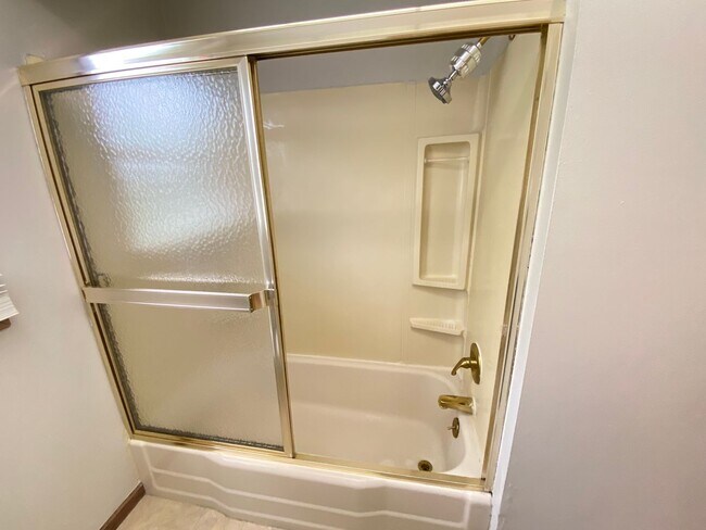 Building Photo - Now leasing for May 2026! Four Bed/Two Bath