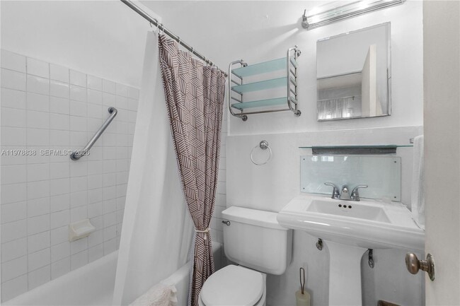 Building Photo - 2421 Lake Pancoast Dr