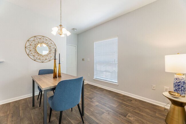 Building Photo - 8550 Easton Commons Dr
