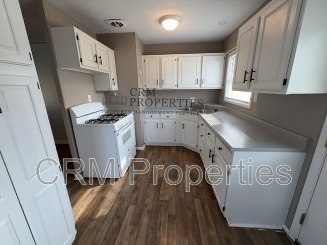 Building Photo - 1109 E Cornell Rd