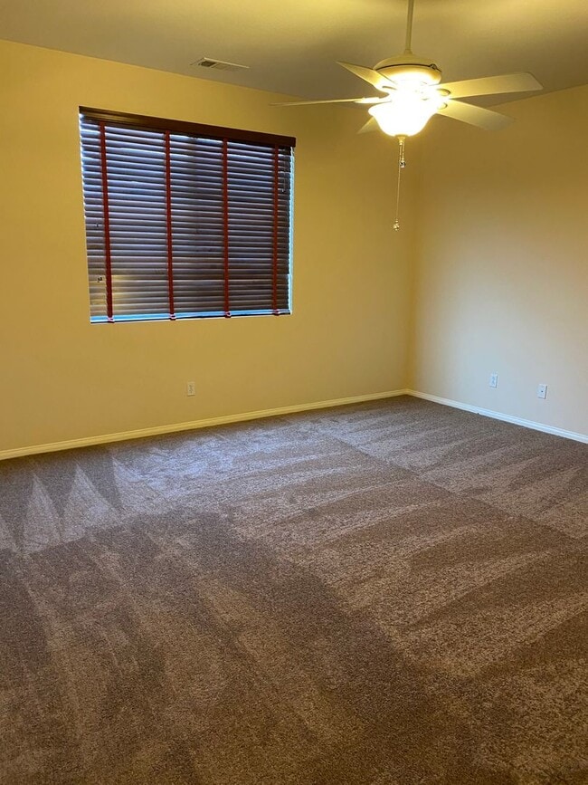 Building Photo - 3 BEDROOM VICTORVILLE HOME