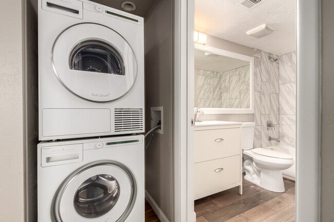 Building Photo - New Listing in Scottsdale