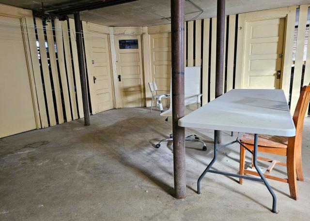 Building Photo - 2 bedroom in Riverside IL 60546