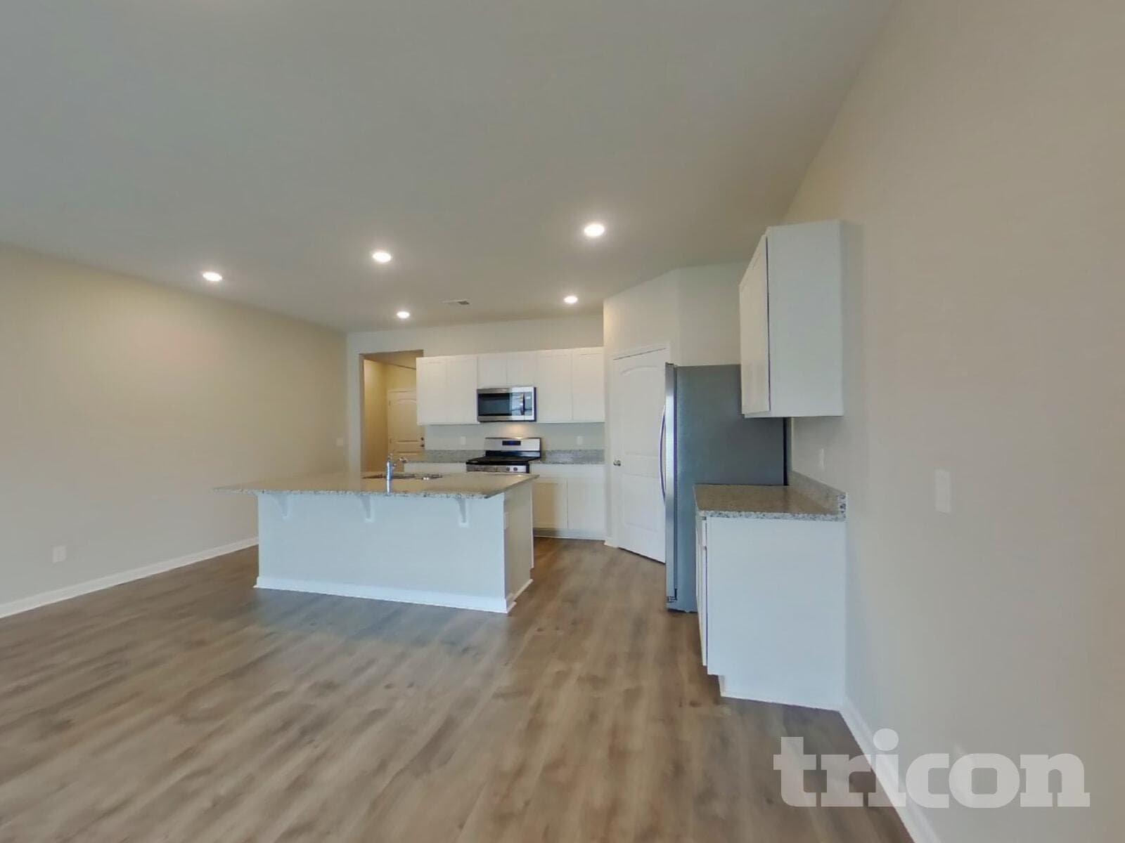 Building Photo - 4050 Beach Wy