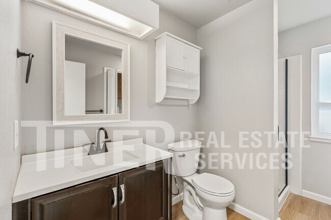 Building Photo - 1533 Hood Rd