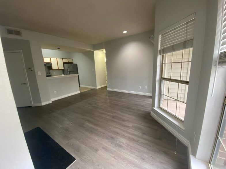 Building Photo - 12156 Penderview Terrace