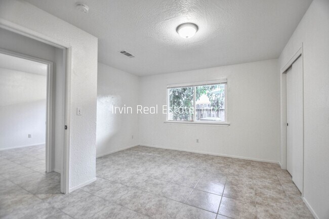 Building Photo - 3818 Otto Dr