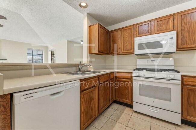 Building Photo - 604 David Curry Dr