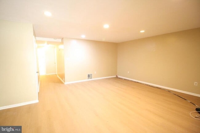 Building Photo - 130 Deer Park Ln