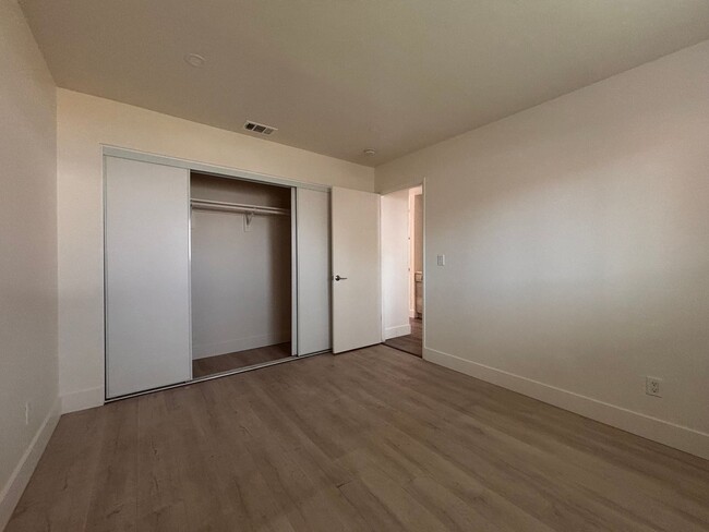 Building Photo - 2 bedrooms 1 bath home in Imperial Beach. ...