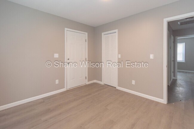 Building Photo - Remodeled 2BR/ 1 BA home ready for easy li...
