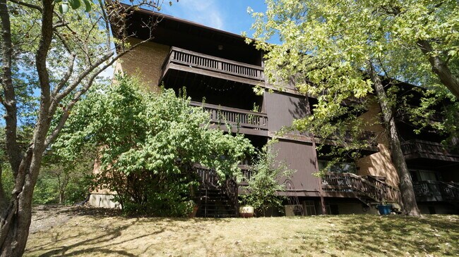 Building Photo - 1617 Maple Terrace