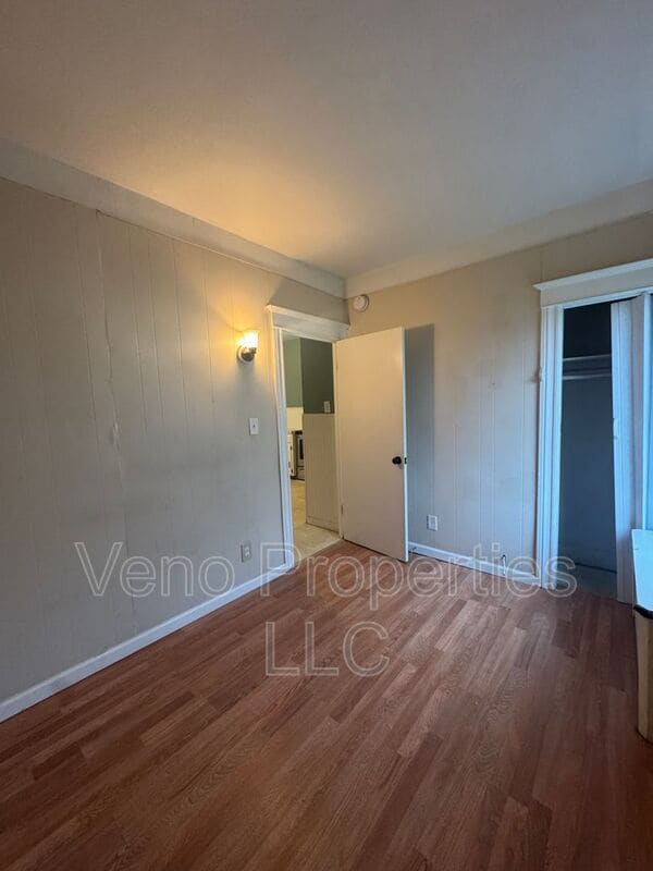 Building Photo - 305 Altamont Ave