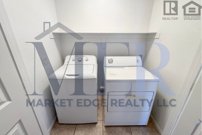 Building Photo - 3Bed/2Bath Home at Broadway/16th St! Ready for Immediate Move-In!--NO HOA!