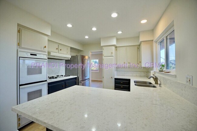 Building Photo - 110 Kaden Dr