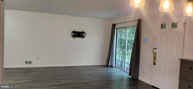 Building Photo - 69 Cheverny Ct