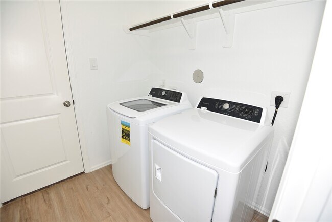 Building Photo - 10930 Bright Beacon Dr