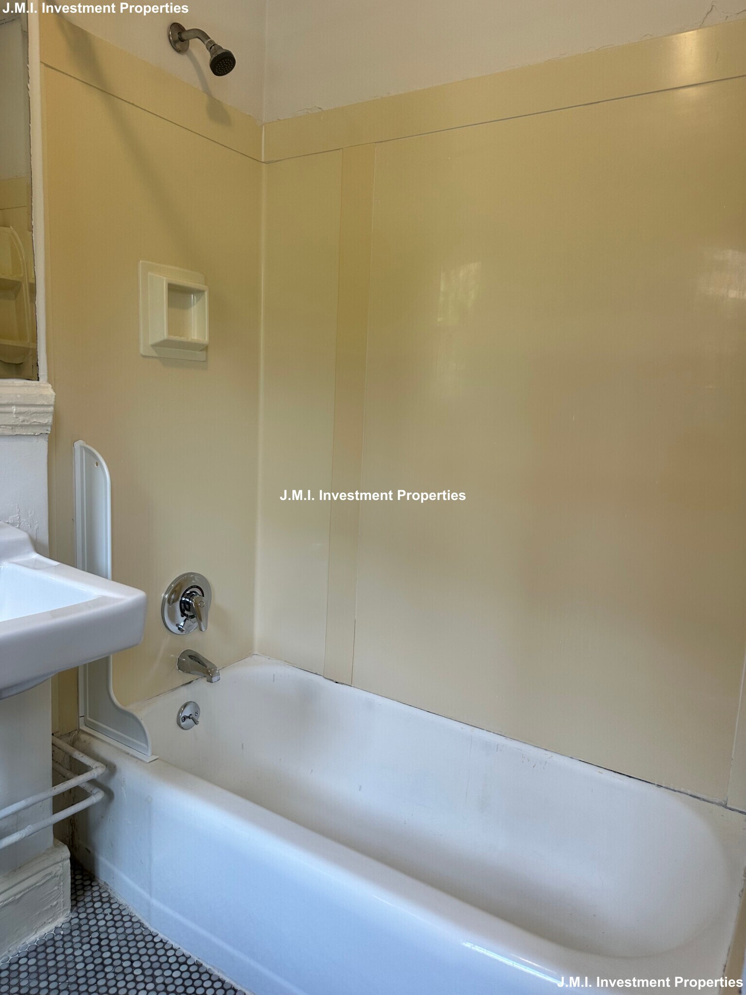 Building Photo - 90 Brainerd Rd