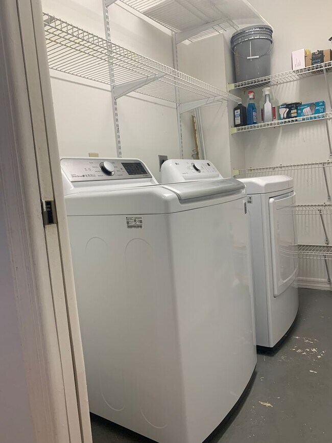 Building Photo - All  Utilities  included  in the rent - 2/...