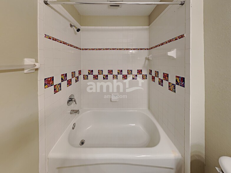 Building Photo - 5834 Tanagerlake Rd