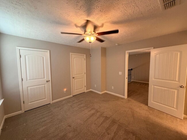Building Photo - Gorgeous 2 BR 2.5 Bath End Unit Townhome - Available Now in Murfreesboro!