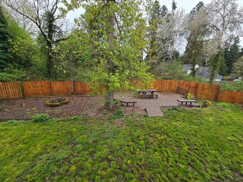 Building Photo - 1500 SE Eastwood Ct