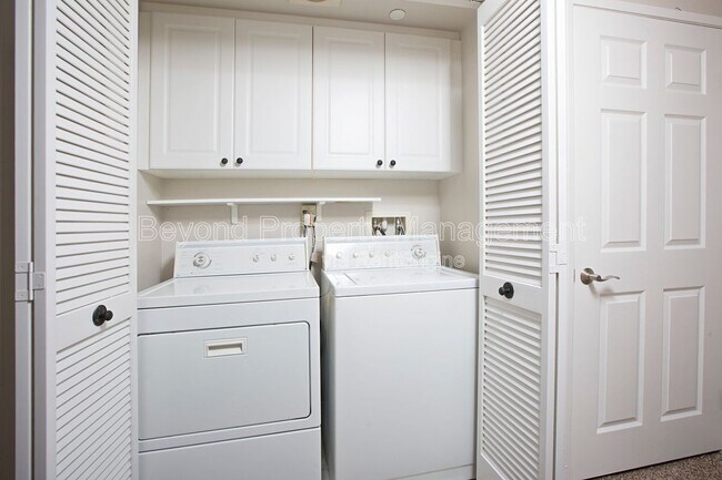Building Photo - 10722 Sabre Hill Dr