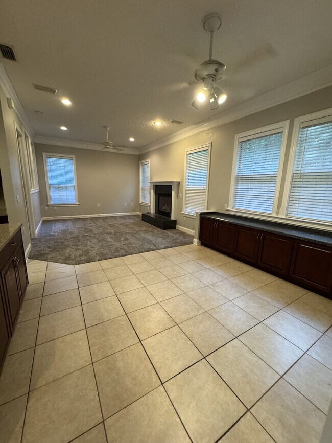 Building Photo - 4 bedroom 4 bath in gated community in Ora...