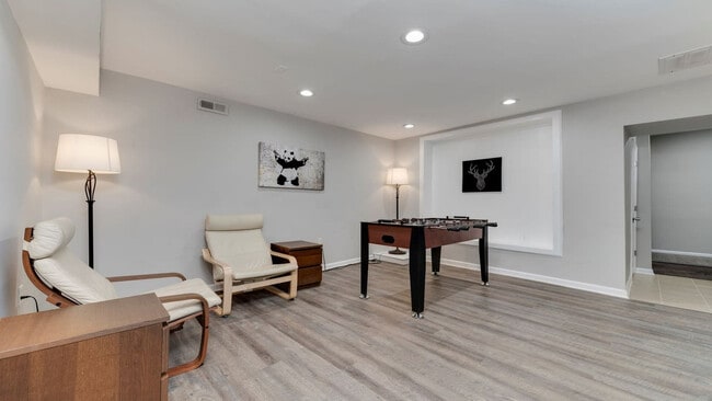 Building Photo - 48 E Reed Ave