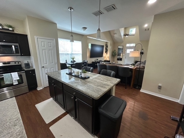 Building Photo - 735 Meadow Ln