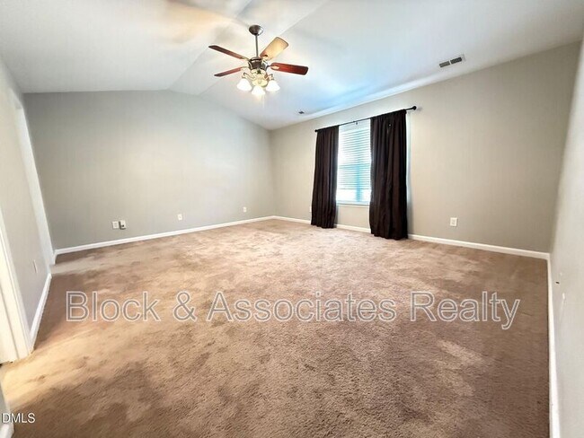 Building Photo - 420 Cline Falls Dr