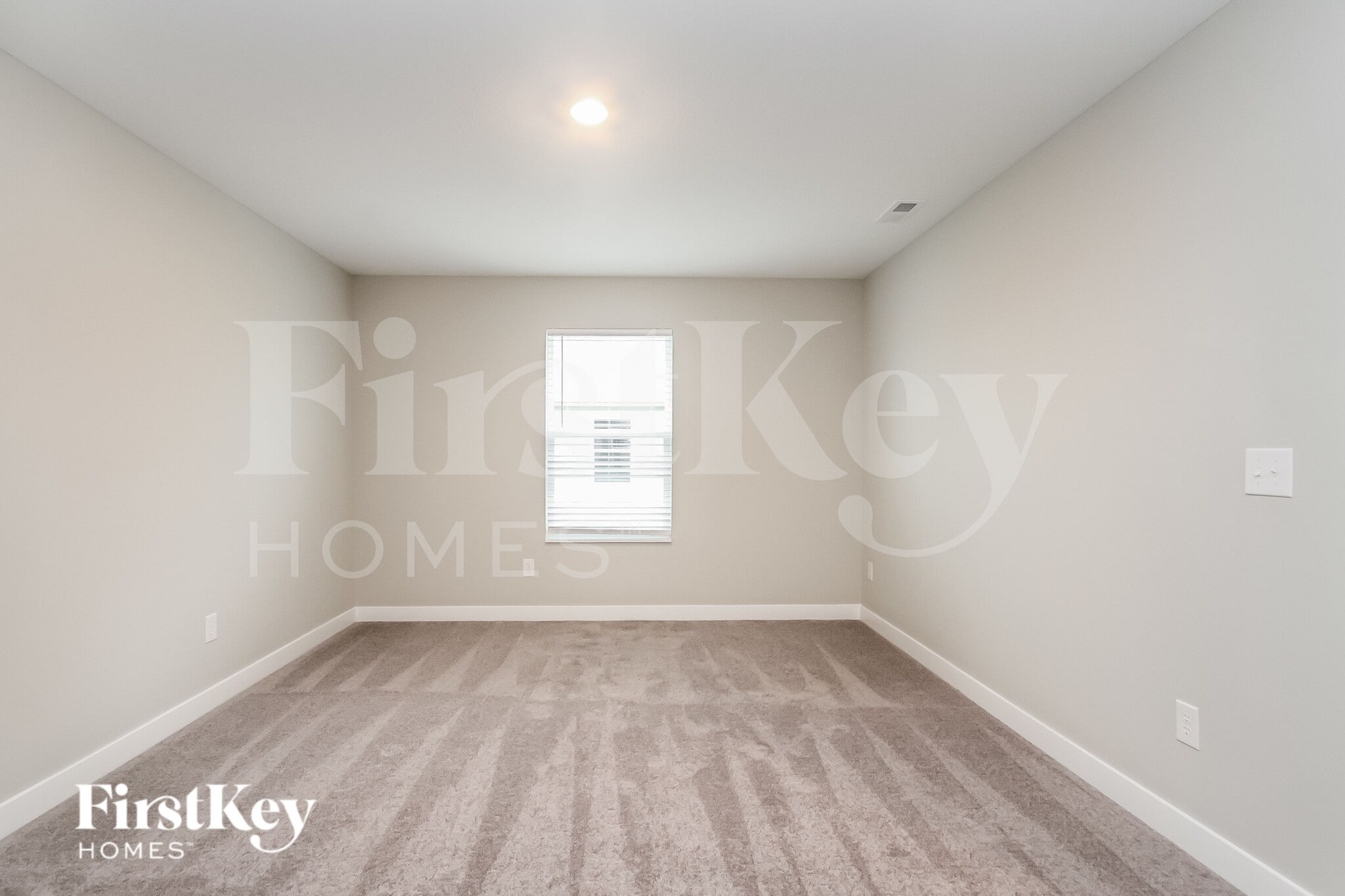 Building Photo - 2416 S Carlota Dr