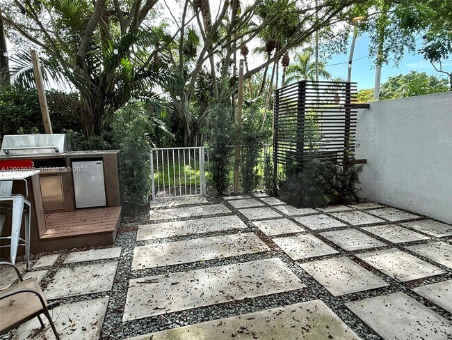 Building Photo - 6420 NW 109th Ave