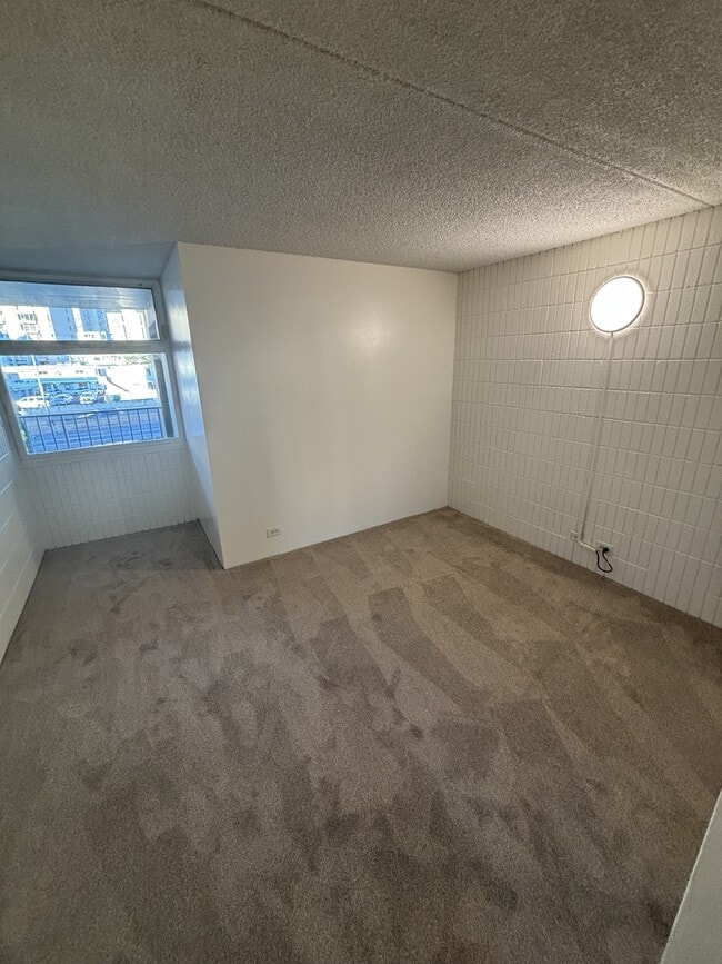 Building Photo - 1326 Ke’eaumoku St