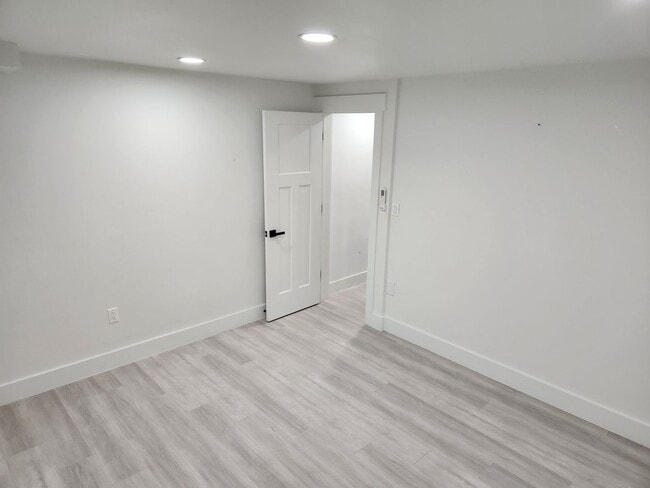 Building Photo - Modern Style and Luxury Amenities in Ephra...