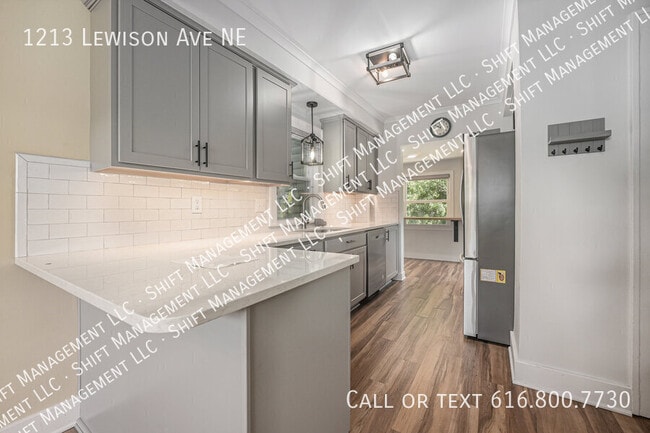 Building Photo - 1213 Lewison Ave NE