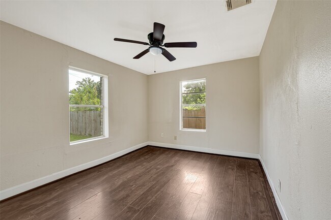 Building Photo - 7526 Bywood St