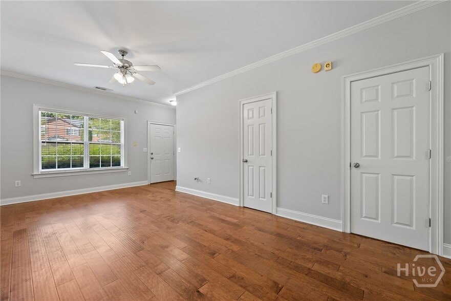 Building Photo - 460 Barnett Shoals Rd