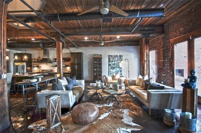 Building Photo - 320 Peters St SW