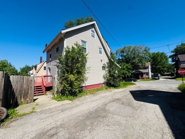 Building Photo - 10422 Dove Ave