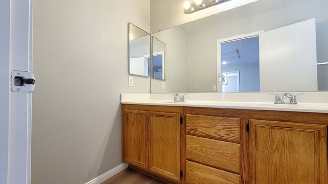 Building Photo - 10028 W Cherokee Ave