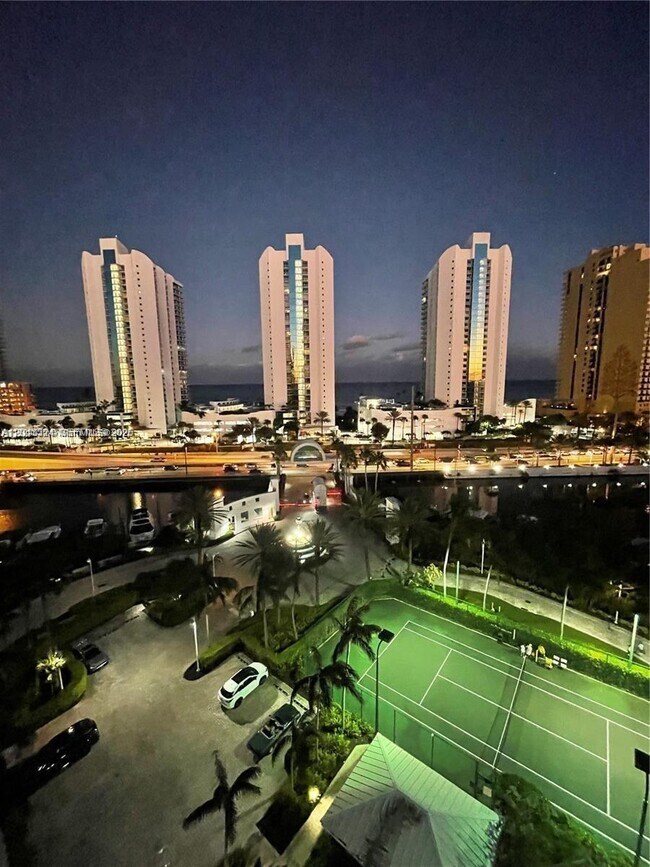 Building Photo - 16400 Collins Ave
