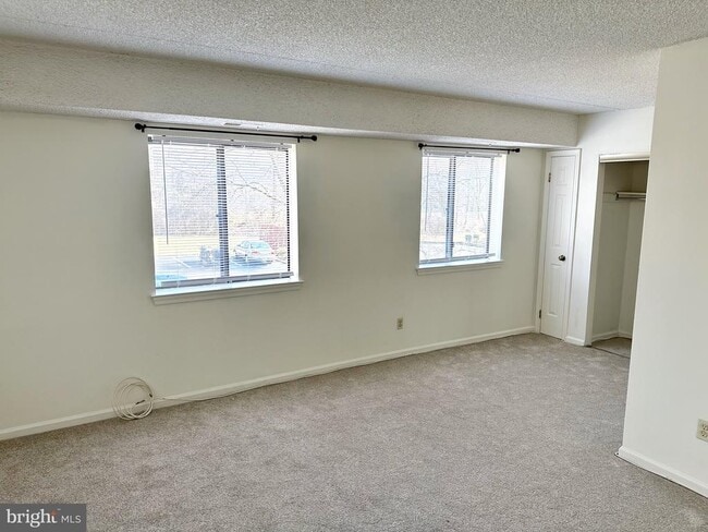 Building Photo - 63 Hermitage Dr