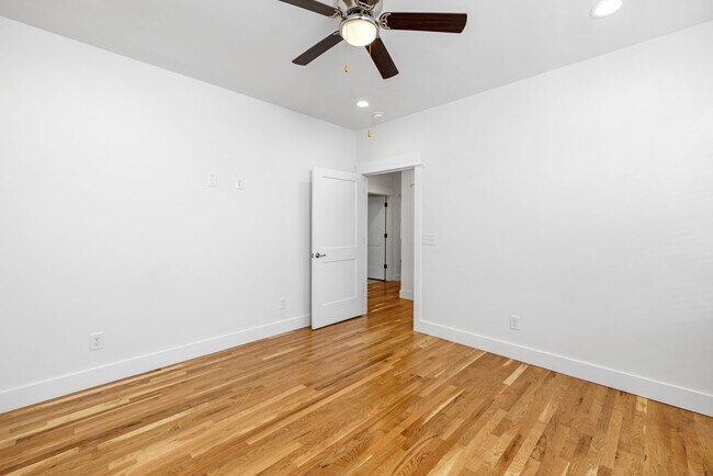 Building Photo - 2104 Jade Dr